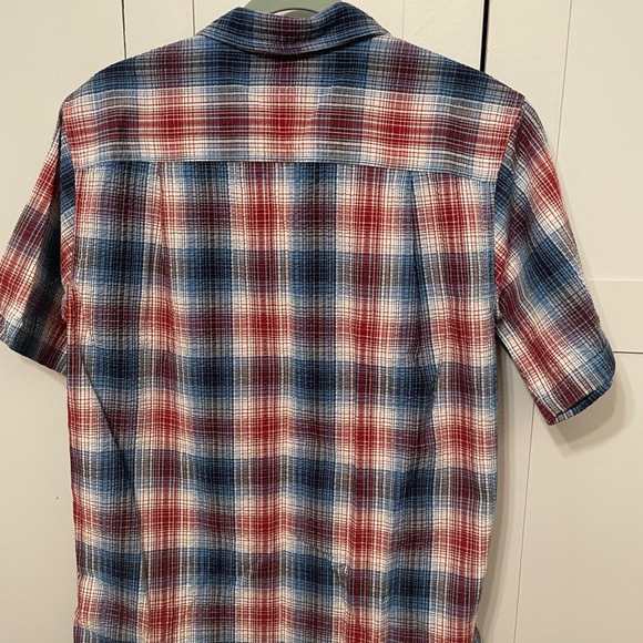Patagonia Men's Casual Plaid Shirt in Red and Blue - Picture 5 of 7